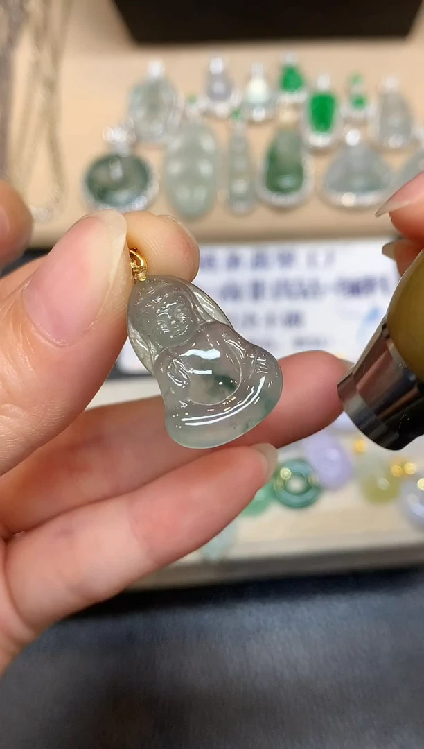 颈饰18K金镶嵌翡翠宝宝观音【无服务费
