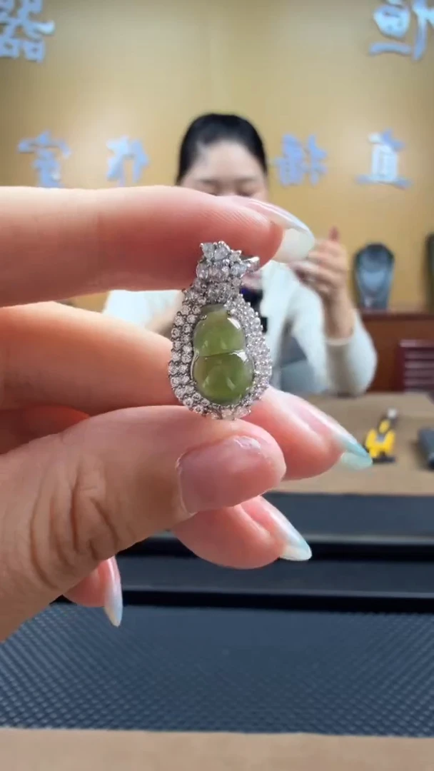 颈饰未镶嵌和田玉挂件