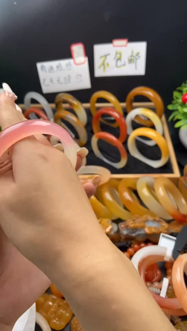 石英质玉（黄龙玉）未镶嵌手镯呆51147