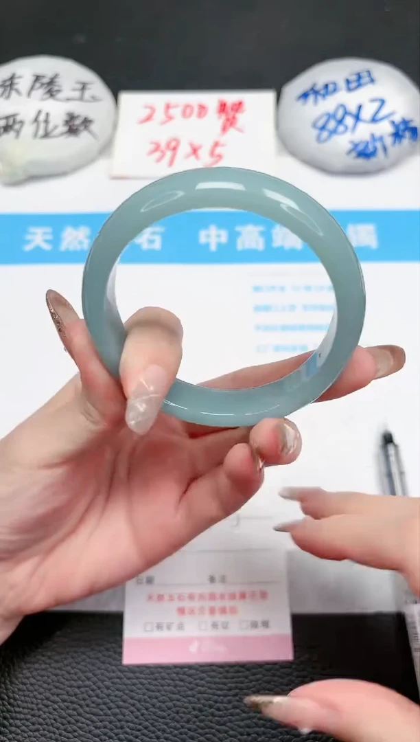 【闪购商品】石英质玉手镯未镶嵌60-56