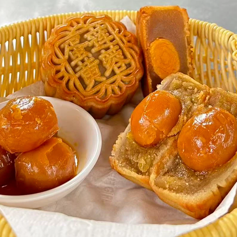 广式蛋黄莲蓉馅月饼 中秋传统糕点 800克整盒装