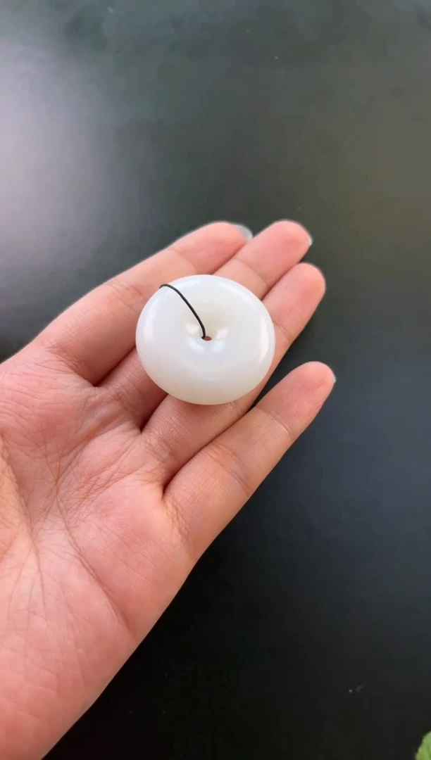 和田玉未镶嵌颈饰吊坠