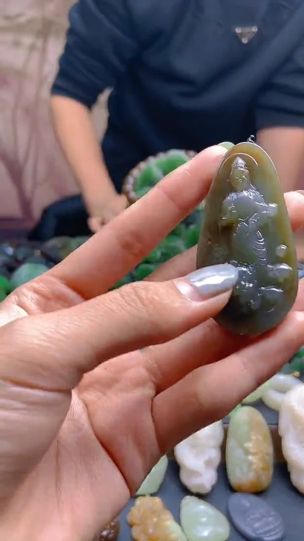 颈饰未镶嵌和田玉1