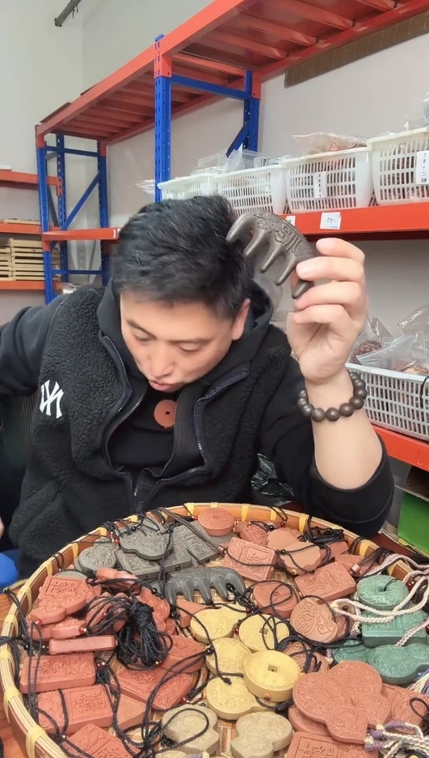 泥塑首乌云梳合香牌