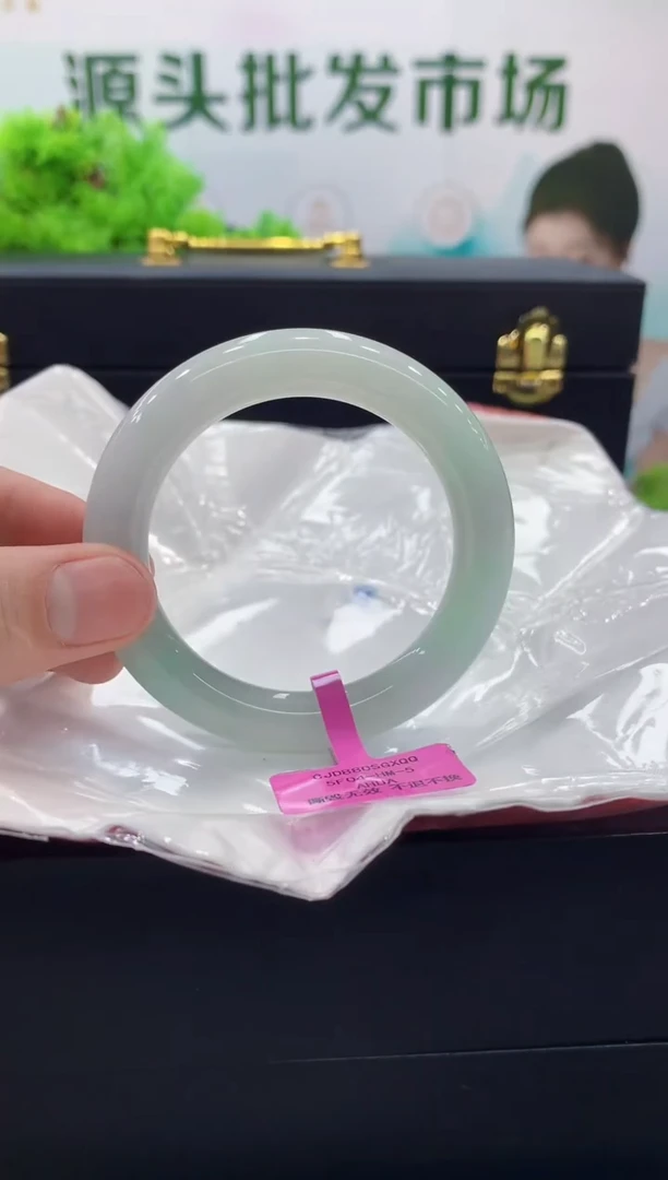 翡翠手镯未镶嵌手镯