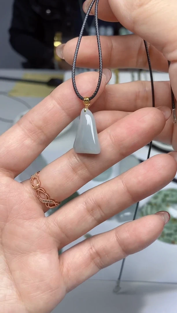 【闪购商品】翡翠颈饰18K金镶嵌天然缅甸翡翠A货随型挂件