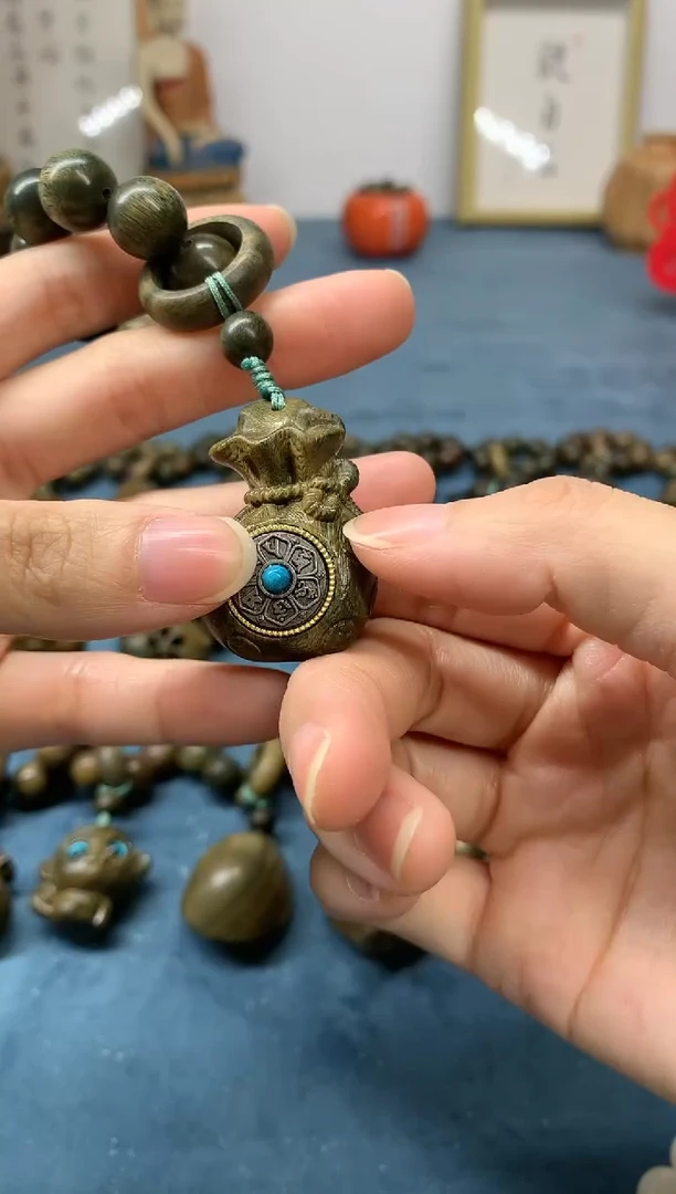 【闪购商品】维腊木（绿檀）把件好运连连 盘玩件