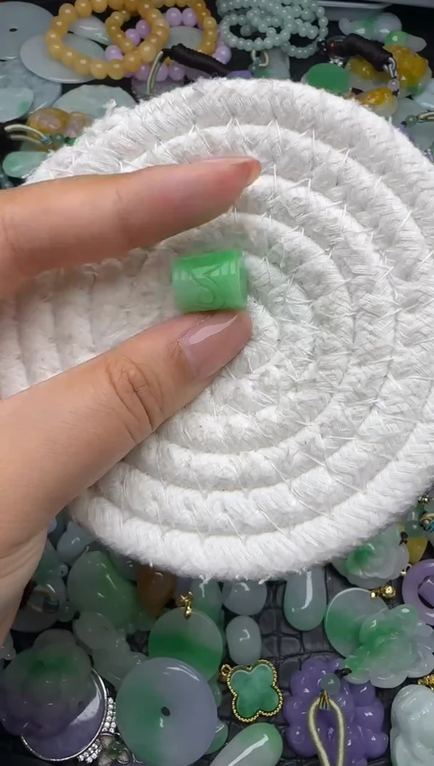 颈饰未镶嵌翡翠缅甸翡翠吊坠