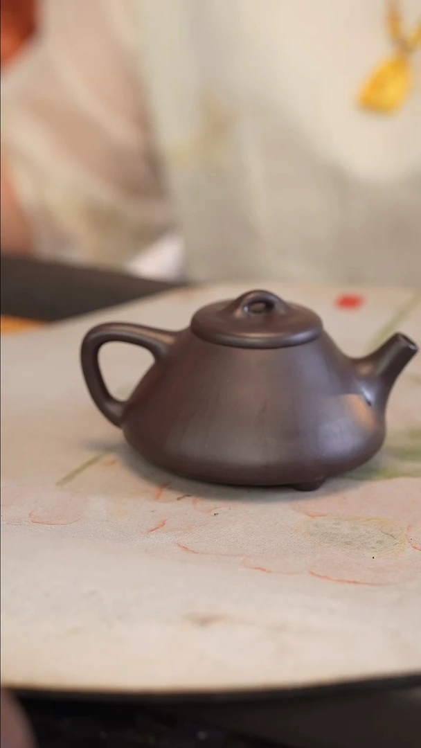 茶壶紫砂莲花泥 半手工 子冶石瓢 220cc