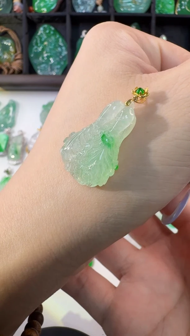 颈饰18K金镶嵌翡翠缅甸A货翡翠