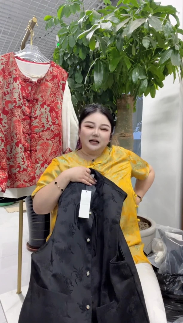 澌****安竹子盘扣黑色马甲 -
