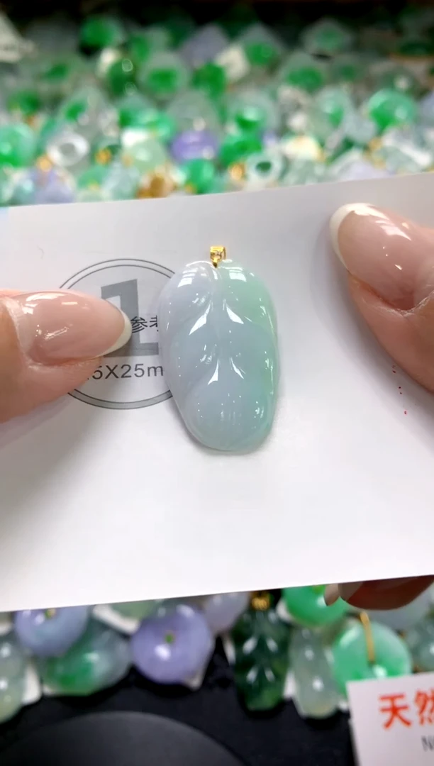 翡翠18K金镶嵌颈饰1111111111111111