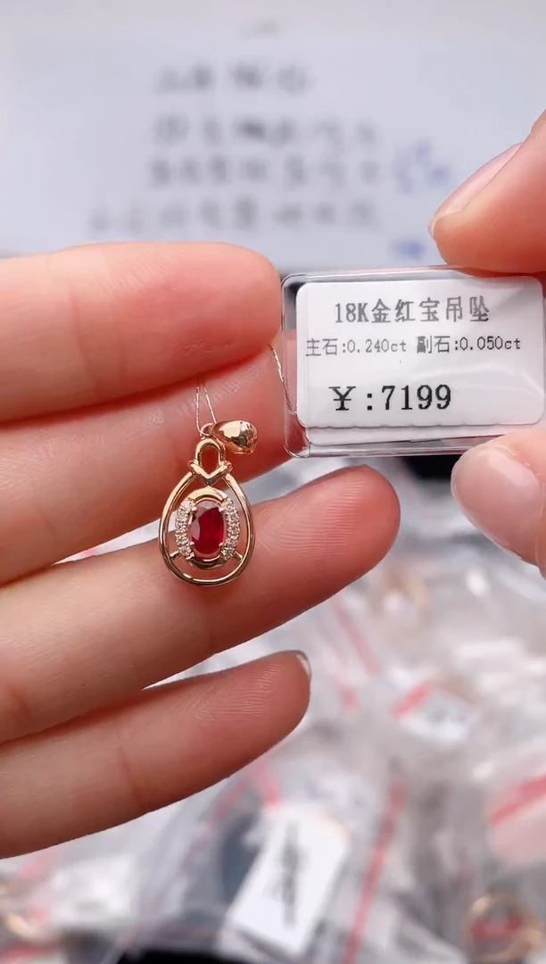 颈饰18K金镶嵌红宝石-专柜-