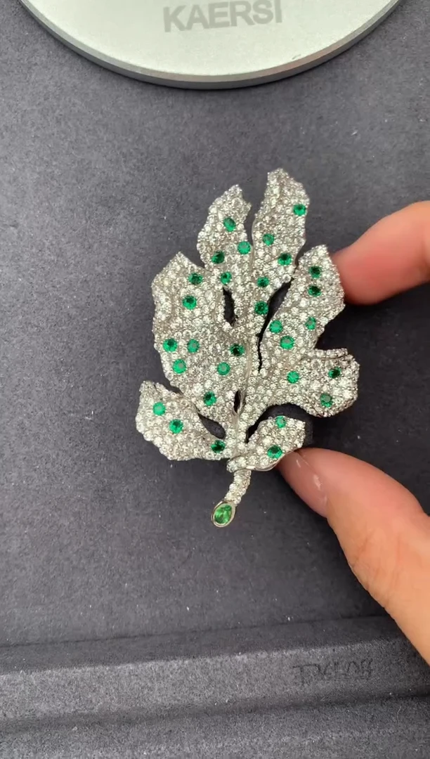 吊坠(不含链)银S925镶嵌石榴石（沙弗莱）沙弗莱胸针