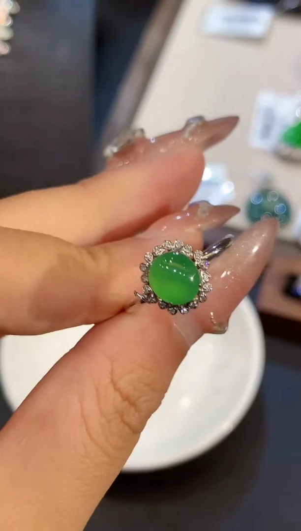 18K金镶嵌戒指翡翠L多样性发其一