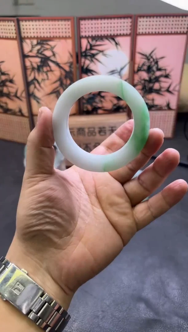 未镶嵌手镯定制翡翠猴***熊手镯