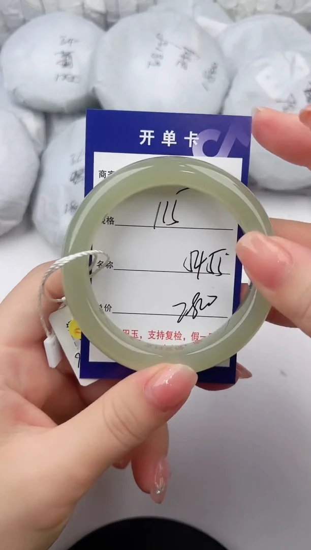 和田玉手镯未镶嵌115颜色微差无瑕疵