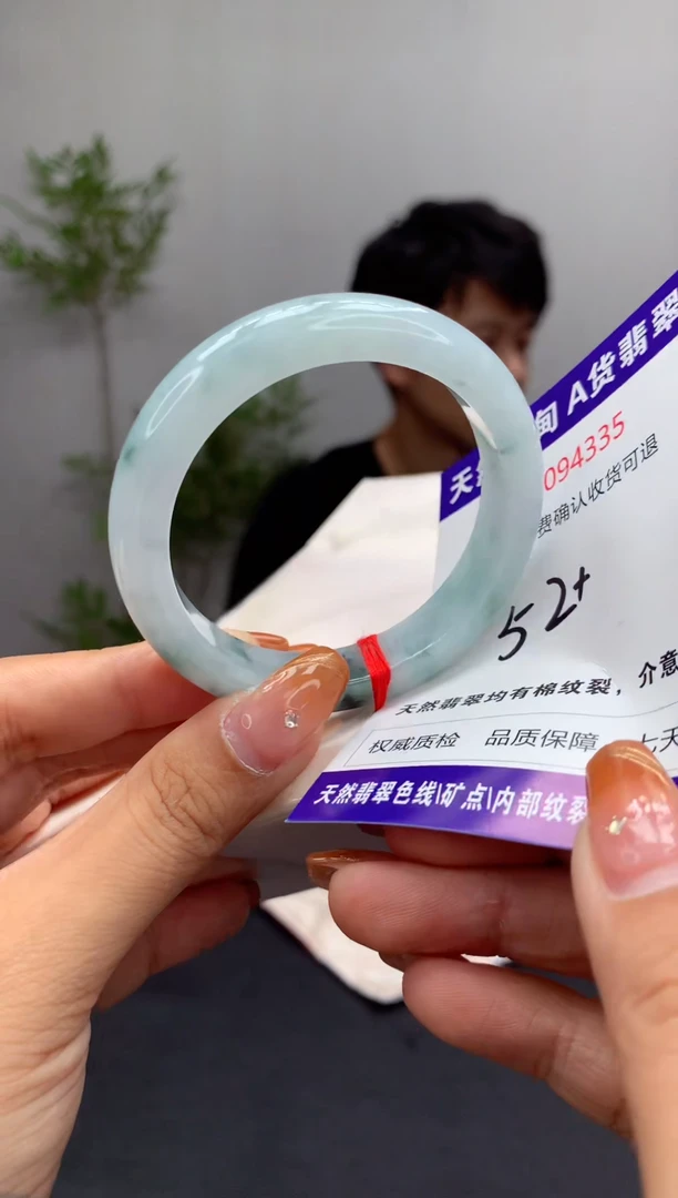 未镶嵌手镯翡翠有纹，完美者勿拍
