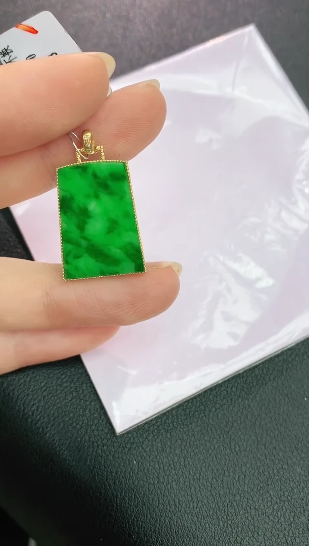 颈饰18K金镶嵌翡翠赠礼盒证书 珍珍