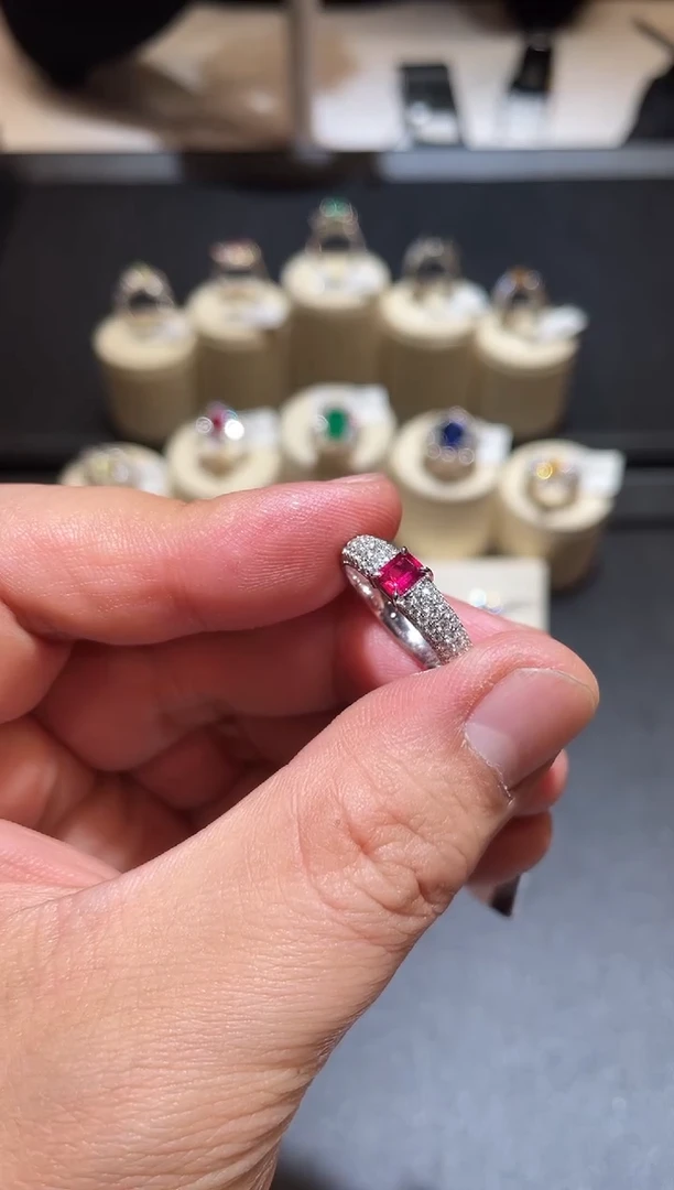 18K金镶嵌戒指红宝石0.32ct