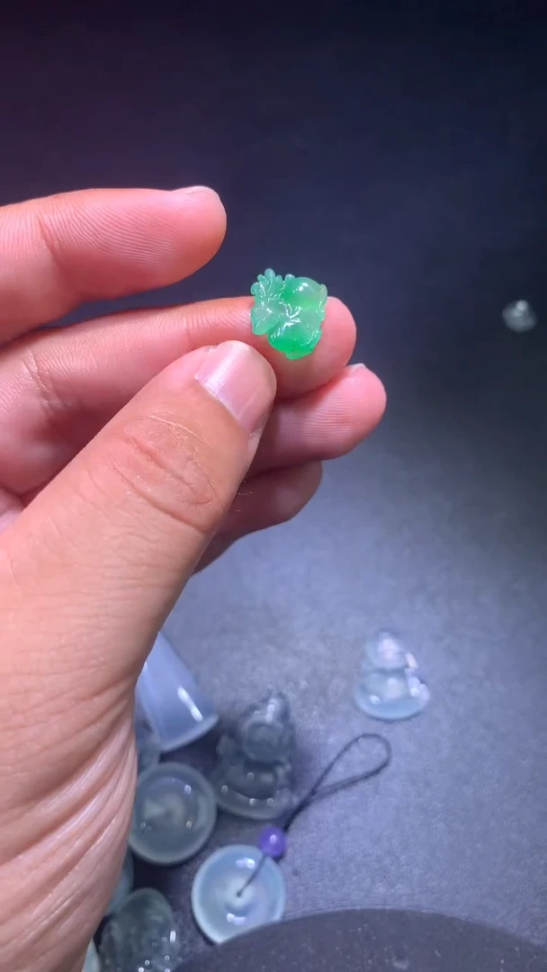 颈饰未镶嵌翡翠鹿