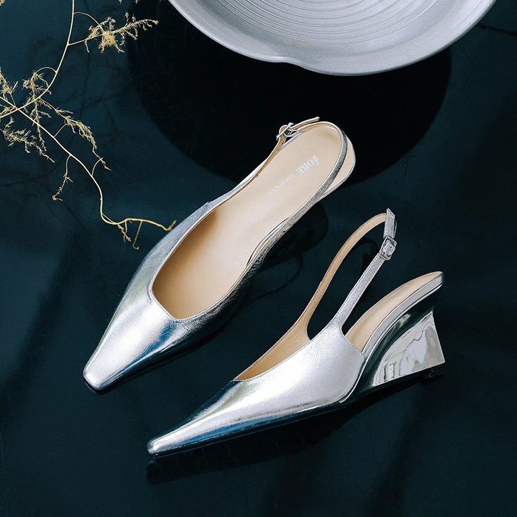 IORE设计师原创 夏季 冰刃锋芒坡跟高跟方尖头后空凉鞋