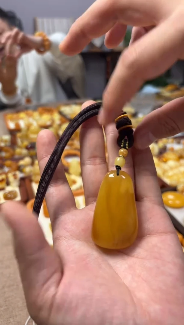 【闪购商品】蜜蜡裸石未镶嵌牌子