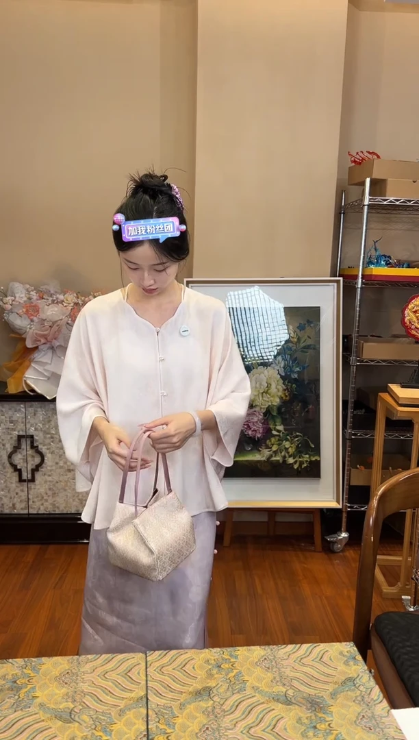 刺绣佳*_罗衣均码 100桑蚕丝