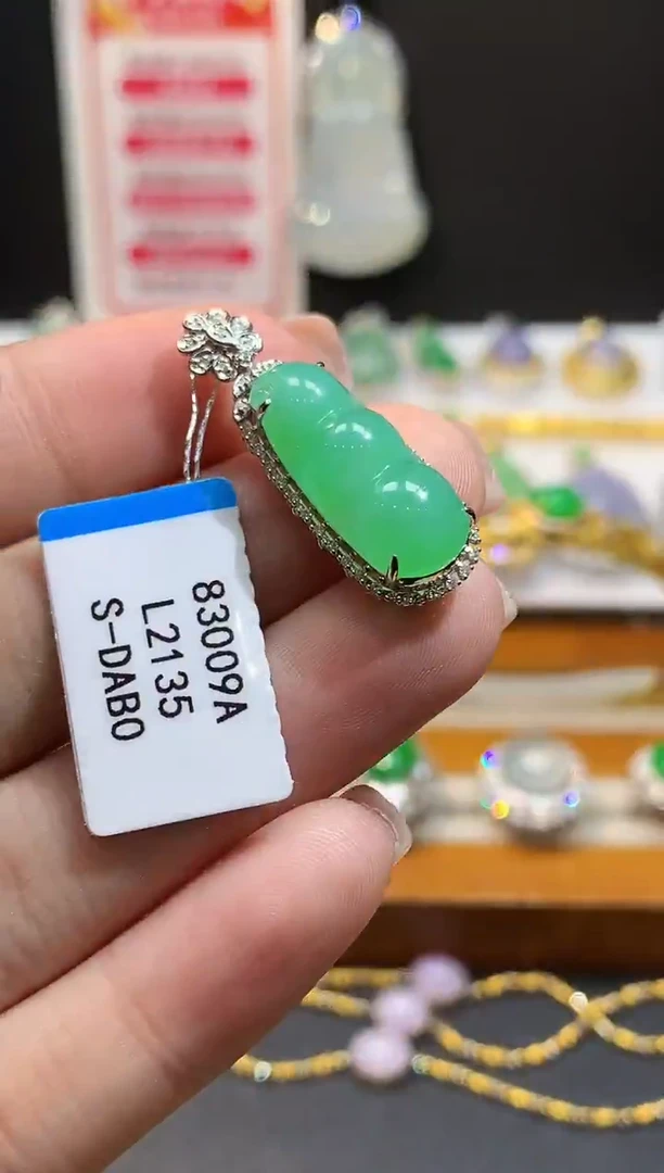 吊坠(不含链)18K金镶嵌翡翠多样性发其一