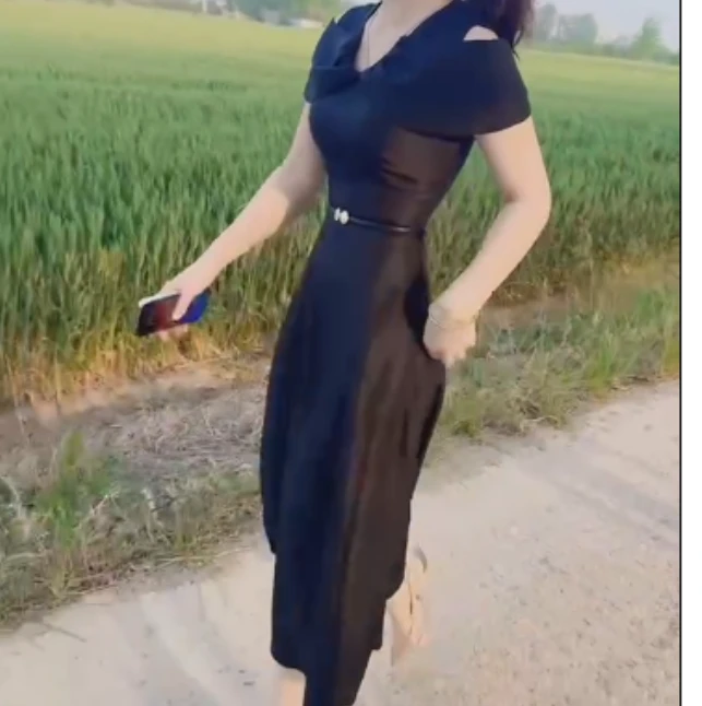 2025夏季新款网红同款洋气韩版潮流设计感连衣裙陶-tui