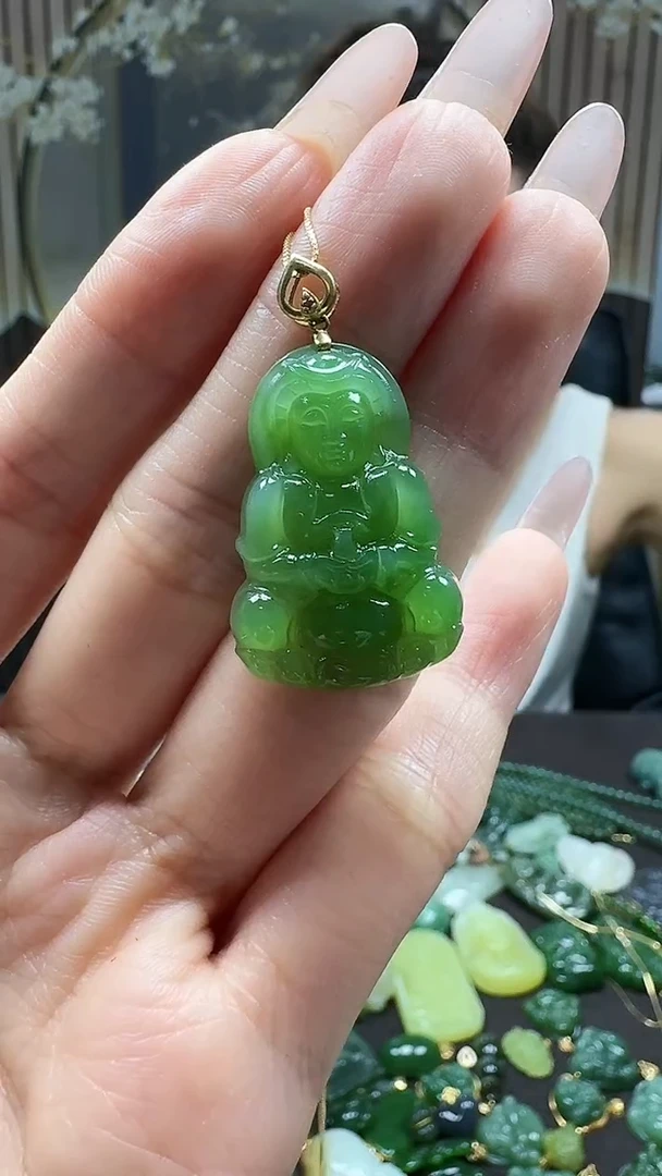 18K金镶嵌和田玉挂件1