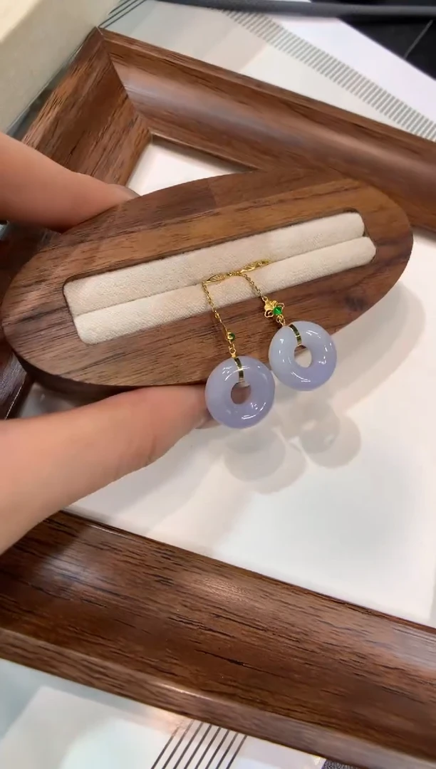 18K金镶嵌翡翠耳饰耳钩