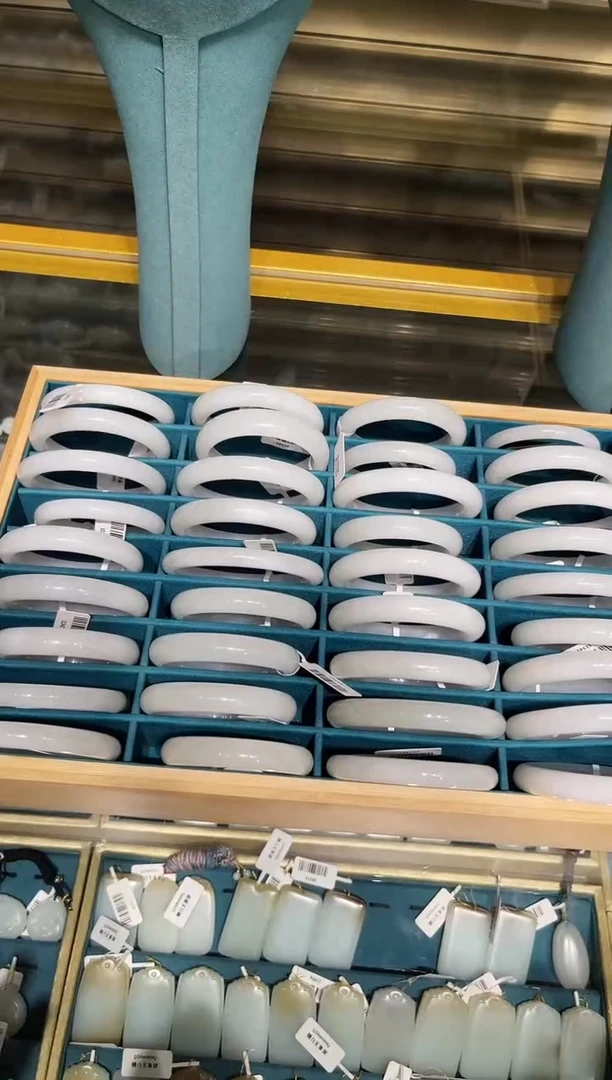 未镶嵌手镯和田玉小艾多样性发货拍一发一