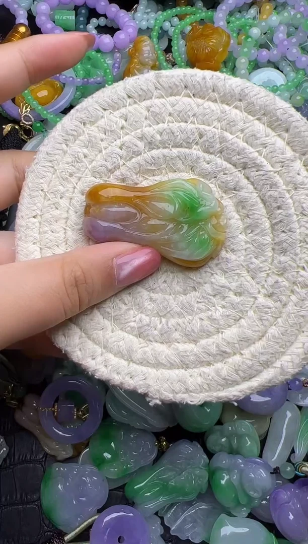 颈饰未镶嵌翡翠天然缅甸翡翠吊坠