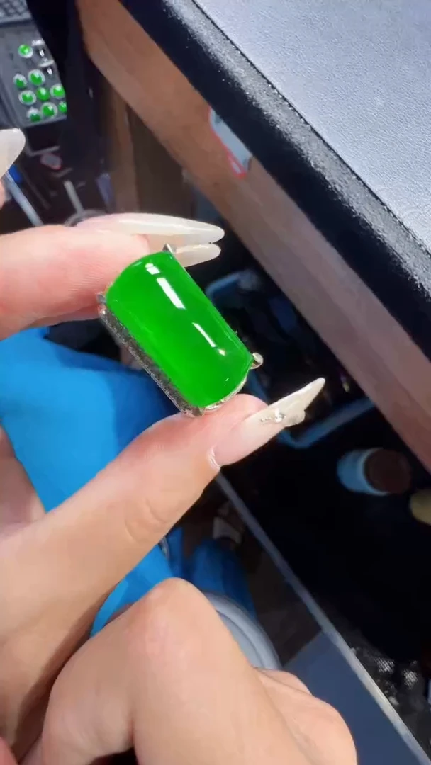未镶嵌定制翡翠翡翠A货有轻微色差属于正常现象，马鞍多样性发货1