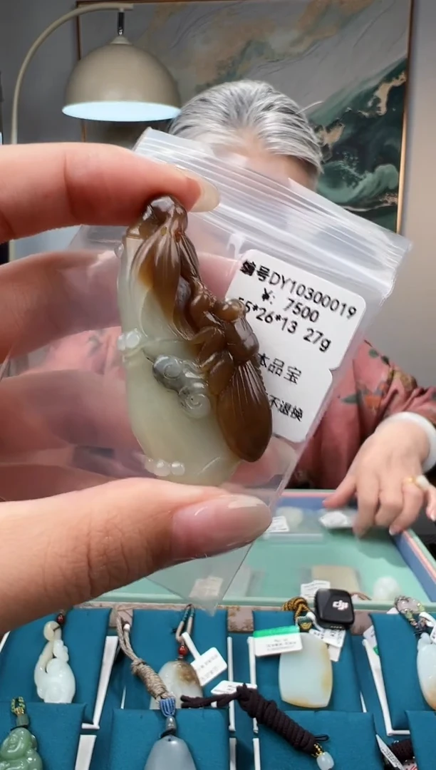 颈饰未镶嵌和田玉吊坠  DY