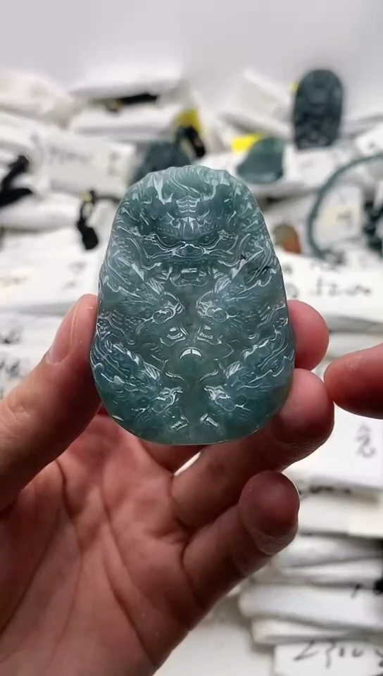 翡翠未镶嵌颈饰龙牌【品质一般介意慎拍】