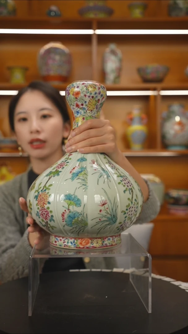 其他粉彩十二花神赏瓶一只