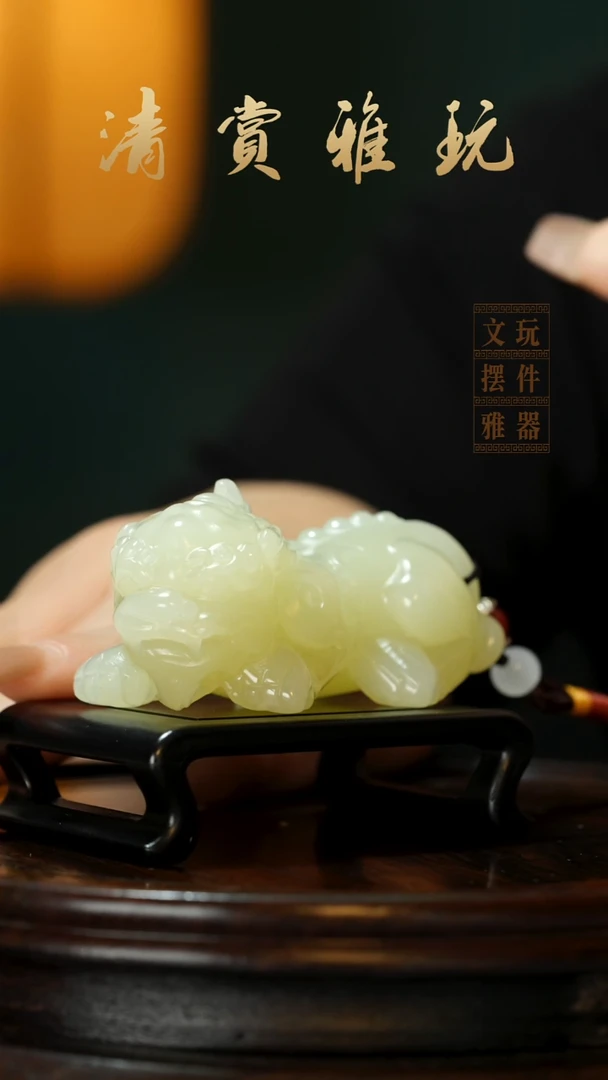 玉《吞金貔貅》手把件摆件