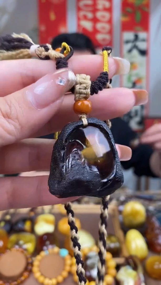 【闪购商品】琥珀裸石未镶嵌基地发货 一物一证 顺丰包邮