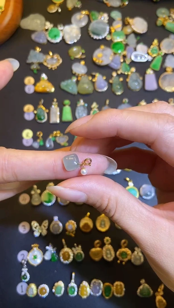 吊坠(不含链)18K金镶嵌翡翠1