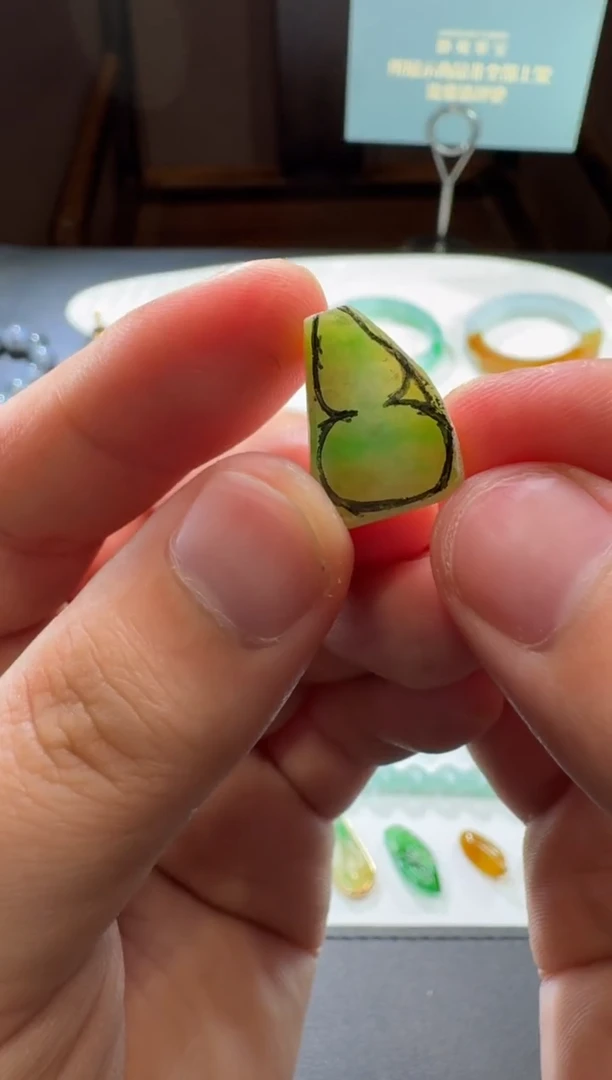 未镶嵌定制翡翠黄加绿材料包工