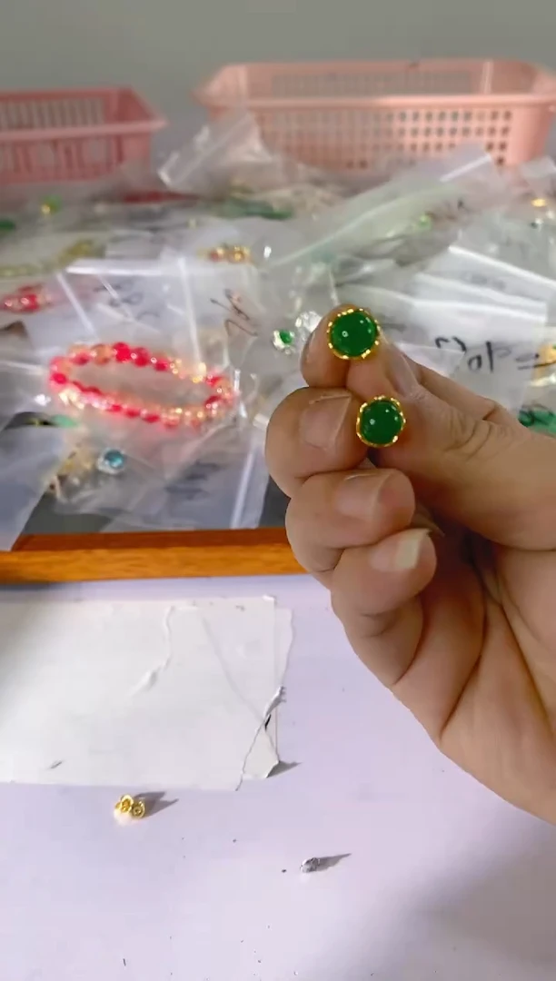 【闪购商品】水晶颈饰银S925镶嵌550红宝，蓝宝，多样性发一件赠链