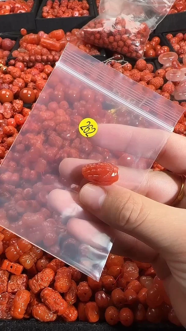 颈饰未镶嵌南红玛瑙1