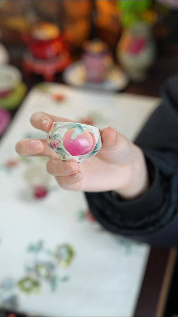 景德镇手工手绘雅圣粉彩一口杯