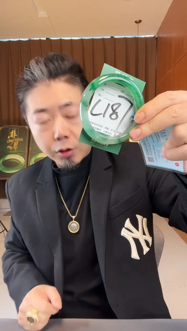 【闪购商品】石英质玉手镯未镶嵌非洲翠