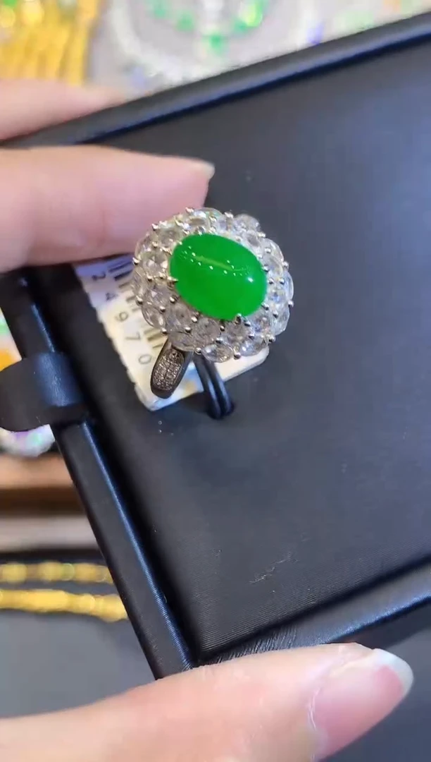 18K金镶嵌戒指翡翠YS多样性发其一