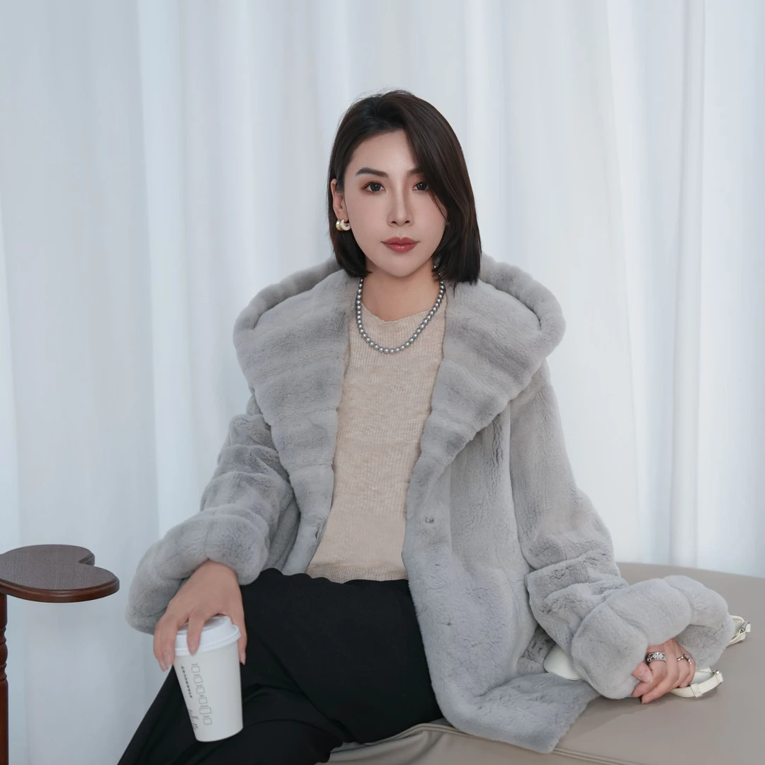 「中古画报  蓝宝石」蓝宝石拔针定制款南瓜袖女款带帽分刀皮草外套
