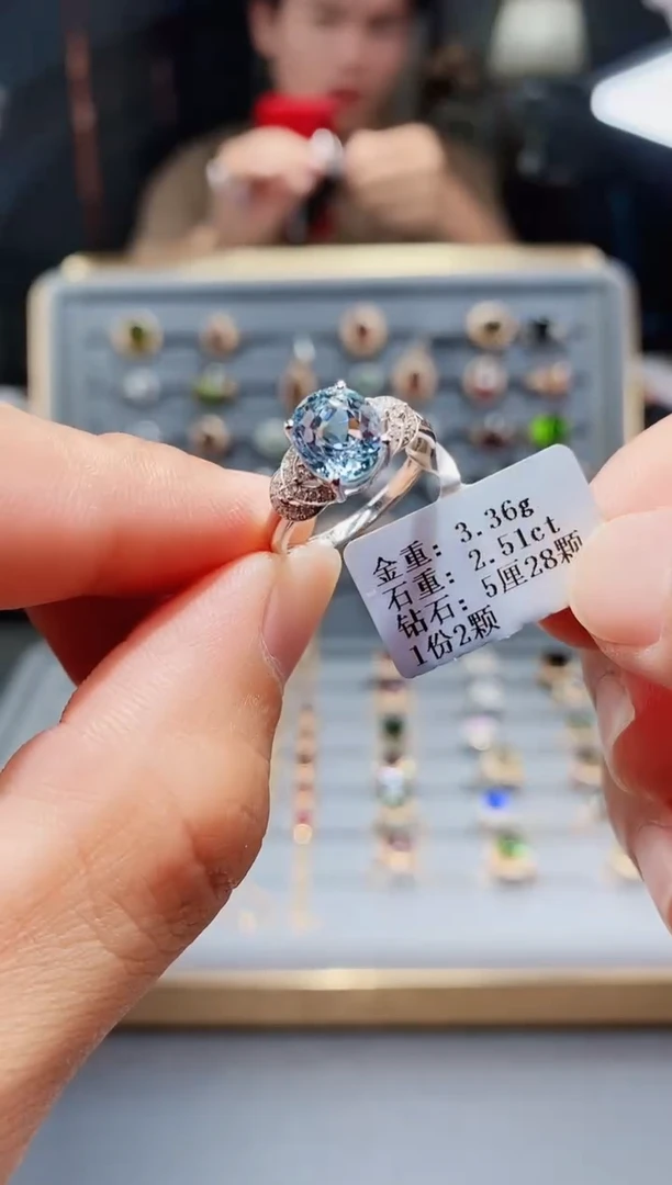 海蓝宝石戒指铂Pt950镶嵌2.51配钻