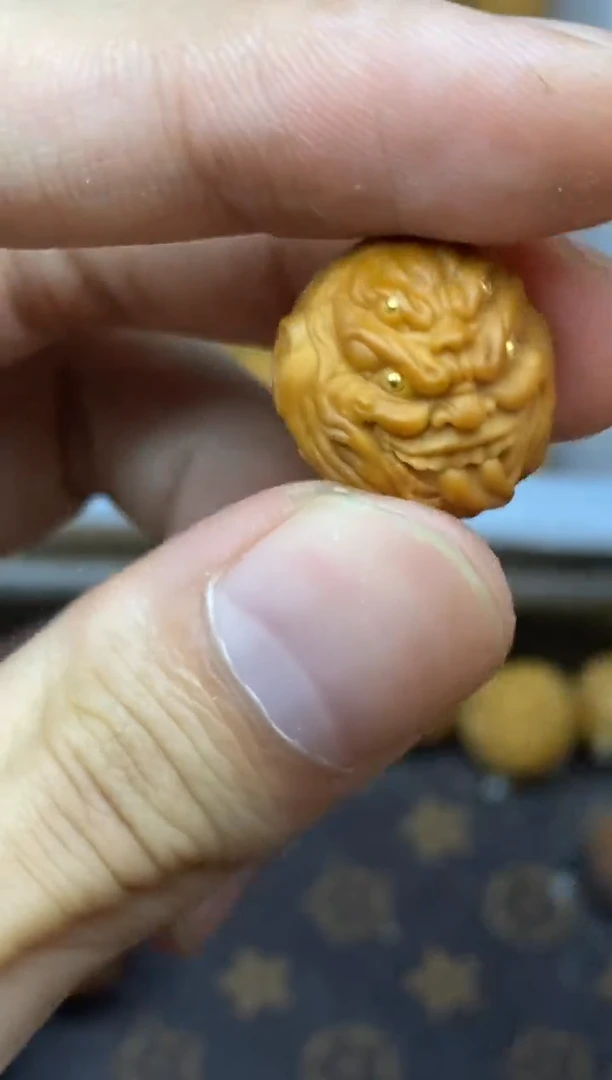 吊坠猴头核桃四目